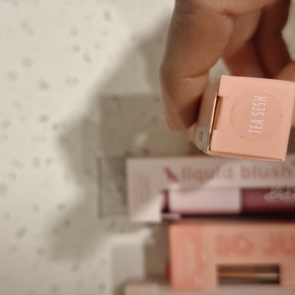 ColourPop Bundle - Picture 9 of 16